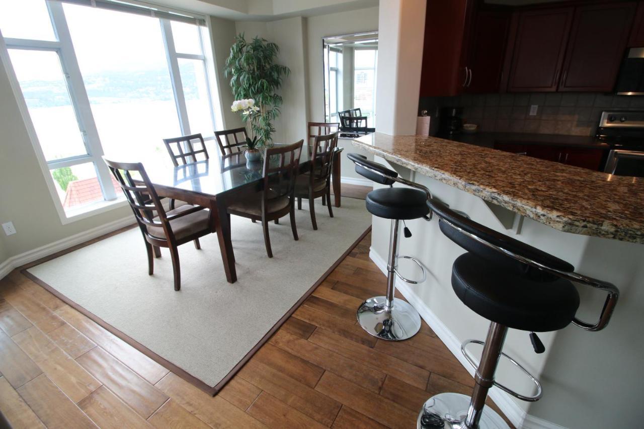Sunset Waterfront Resort By Discover Kelowna Resort Accommodations Esterno foto