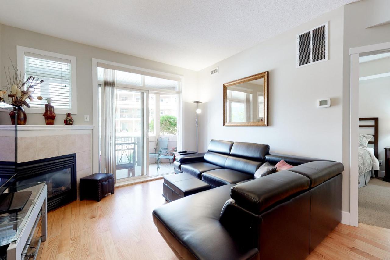 Sunset Waterfront Resort By Discover Kelowna Resort Accommodations Esterno foto