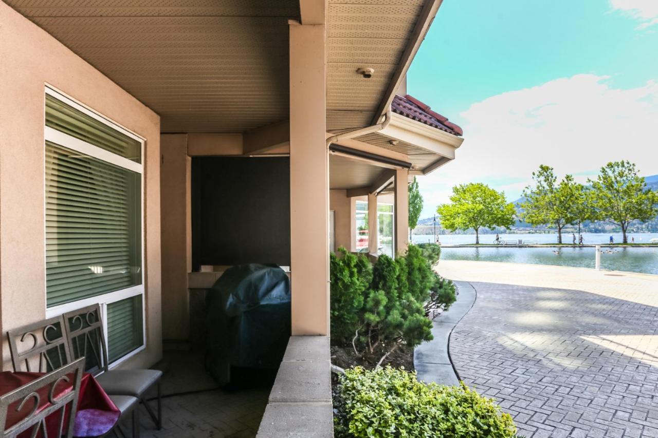 Sunset Waterfront Resort By Discover Kelowna Resort Accommodations Esterno foto