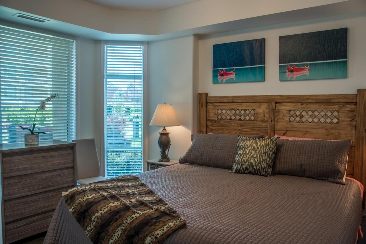Sunset Waterfront Resort By Discover Kelowna Resort Accommodations Esterno foto