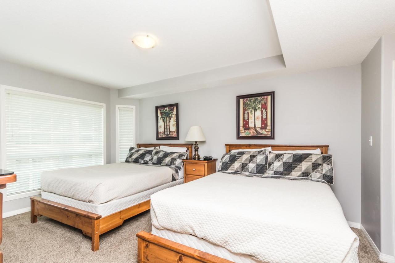 Sunset Waterfront Resort By Discover Kelowna Resort Accommodations Esterno foto