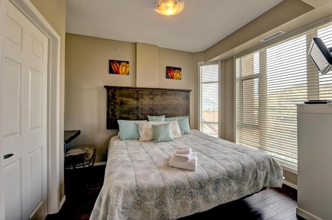 Sunset Waterfront Resort By Discover Kelowna Resort Accommodations Esterno foto
