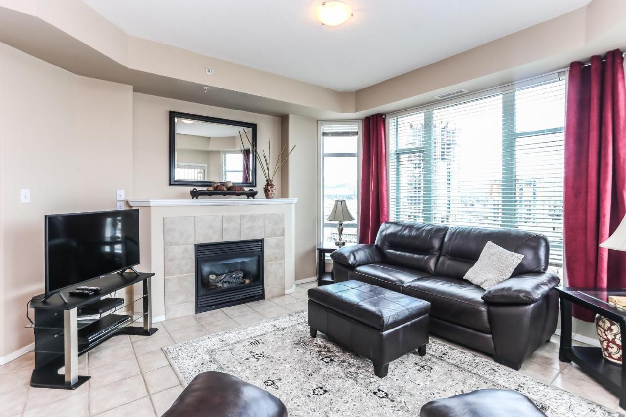 Sunset Waterfront Resort By Discover Kelowna Resort Accommodations Esterno foto