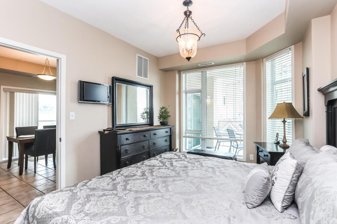 Sunset Waterfront Resort By Discover Kelowna Resort Accommodations Esterno foto