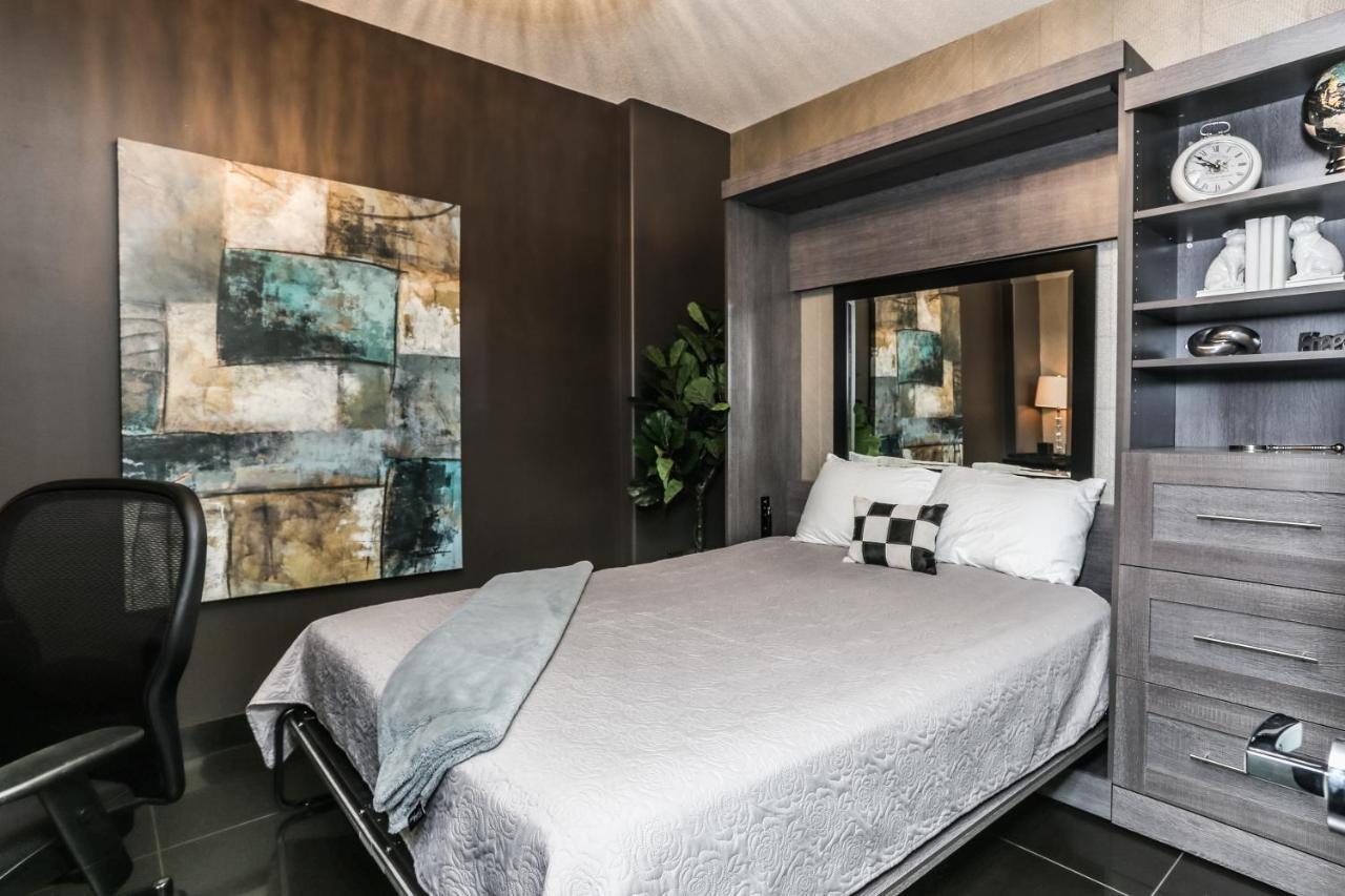Sunset Waterfront Resort By Discover Kelowna Resort Accommodations Esterno foto