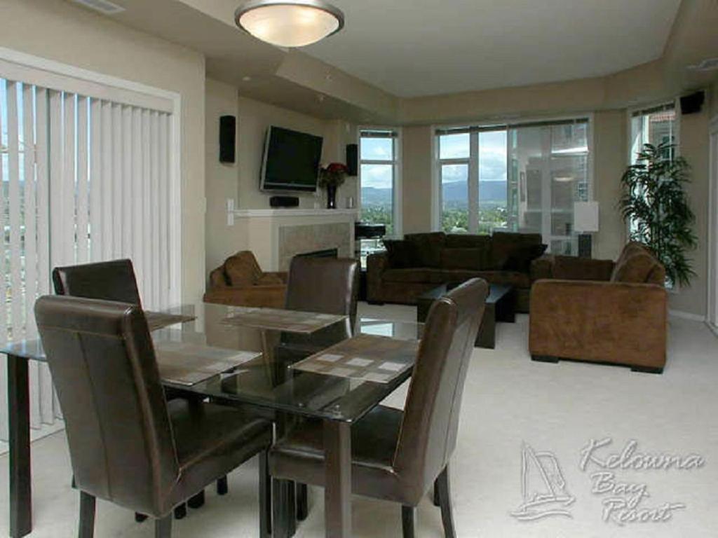 Sunset Waterfront Resort By Discover Kelowna Resort Accommodations Esterno foto