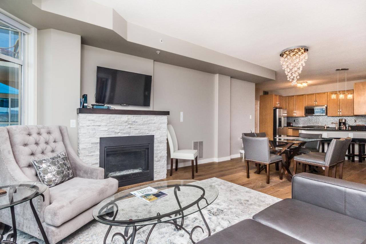 Sunset Waterfront Resort By Discover Kelowna Resort Accommodations Esterno foto