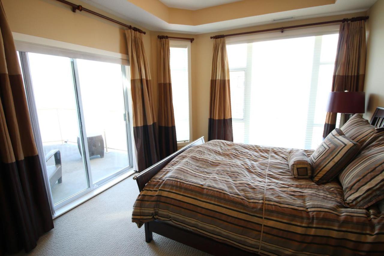 Sunset Waterfront Resort By Discover Kelowna Resort Accommodations Esterno foto