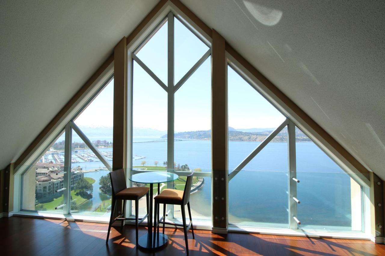 Sunset Waterfront Resort By Discover Kelowna Resort Accommodations Esterno foto