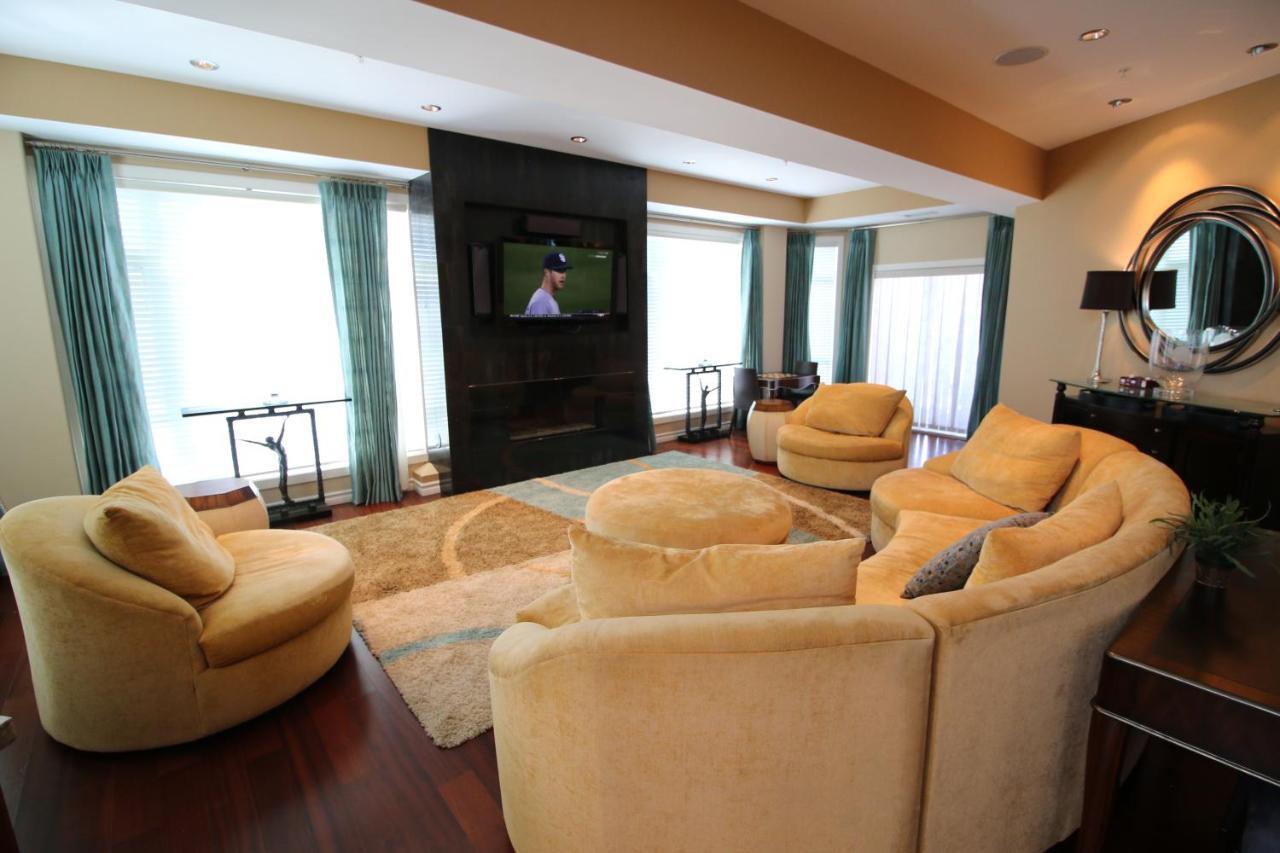 Sunset Waterfront Resort By Discover Kelowna Resort Accommodations Esterno foto