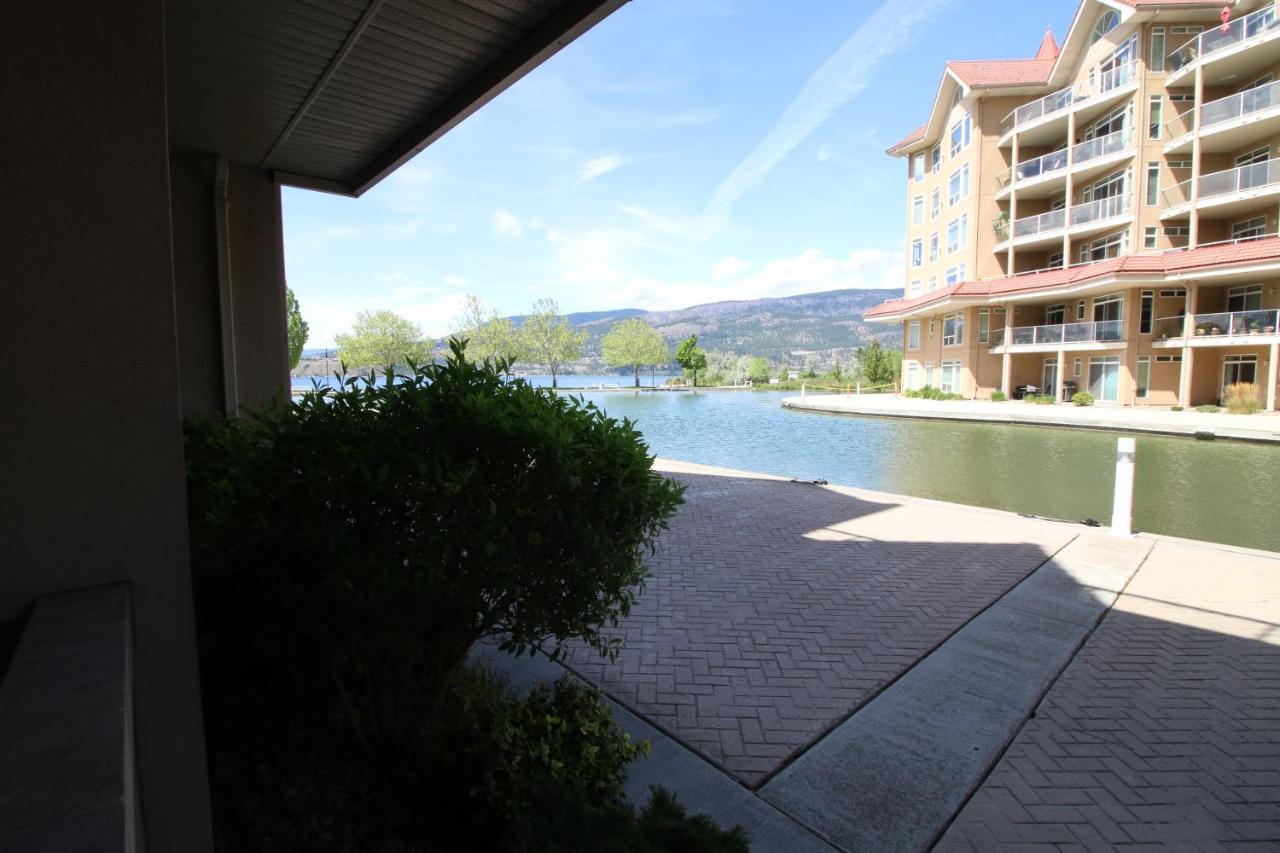 Sunset Waterfront Resort By Discover Kelowna Resort Accommodations Esterno foto