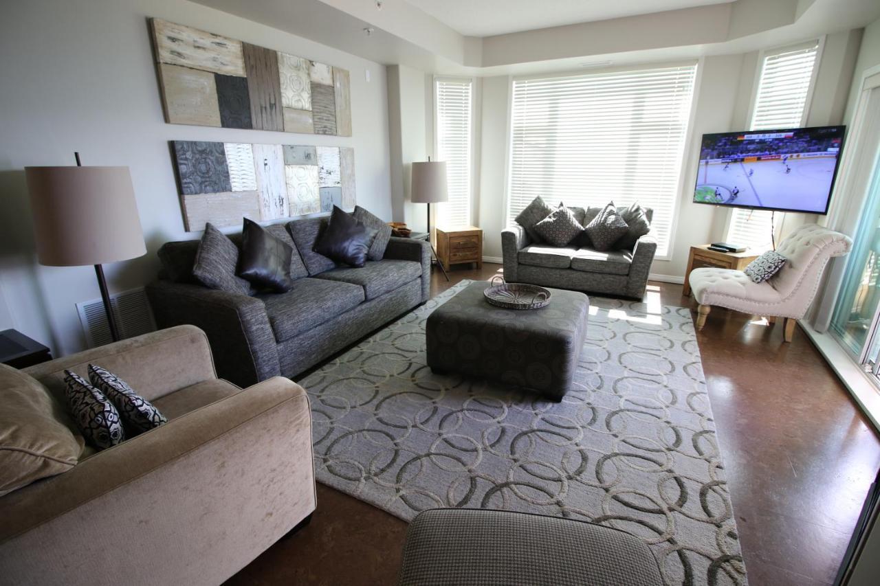 Sunset Waterfront Resort By Discover Kelowna Resort Accommodations Esterno foto