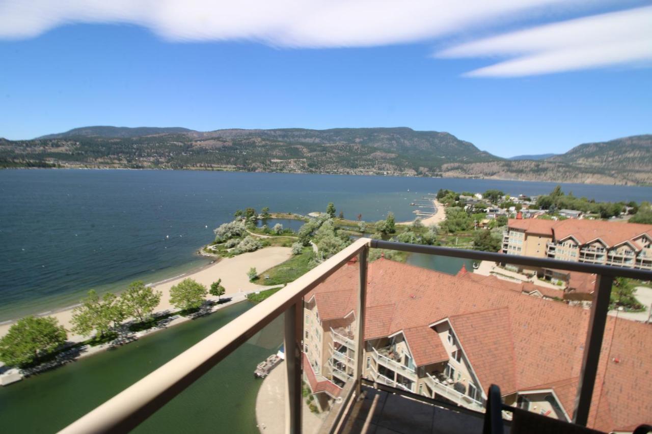 Sunset Waterfront Resort By Discover Kelowna Resort Accommodations Esterno foto